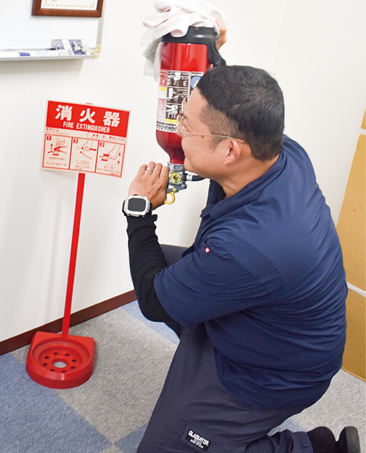消火器の点検の様子