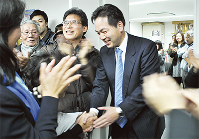 10万票超 浅尾氏が大勝