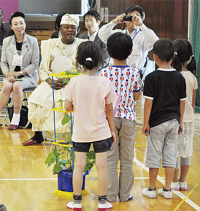 ゾマホンさんが笠間小に