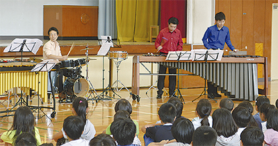 打楽器の音色に触れて