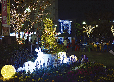 本郷台駅前を光で彩る
