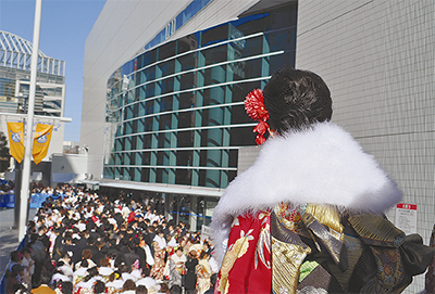 １１０５人が門出