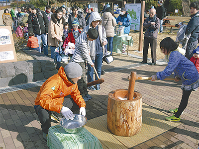 「小菅ケ谷米」で餅つき