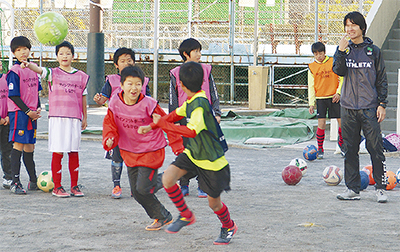 サッカーから障害を知る