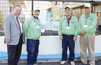 内川町内会の岩崎会長と伊藤さん、田中さん、山口さん（左から）