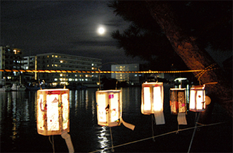 琵琶島神社から望む中秋の名月