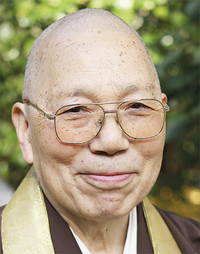 『武州富岡史話』を執筆した慶珊寺19代目住職の 佐伯隆定(りゅうじょう)さん 富岡東在住 79歳