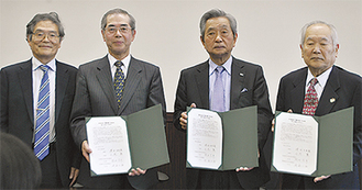 （右から）斎藤会長、牧内会長、増田理事長、小河陽学院長
