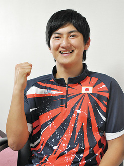 日本代表のユニフォームに身を包んだ菅野選手