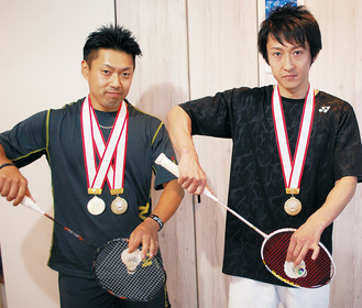 優勝した熊倉さん（左）・宮下さん（右）