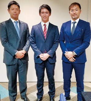 左から琉球ブルーオーシャンズの清水直行監督、三吉選手、寺原隼人コーチ
