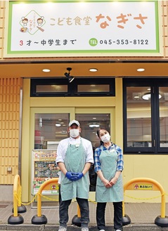 古川店長（左）とスタッフ