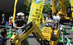 普段は乗れない乗り物が集結した横浜建設業協会磯子区会主催の「はたらくくるま大集合‼」