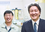 堀田専任講師（左）と友野准教授