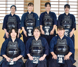 関東学院大剣道部の女子団体メンバー