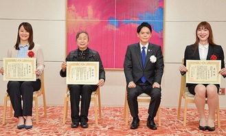 鈴木さん、江原さん、山中市長、松本さん（左から）