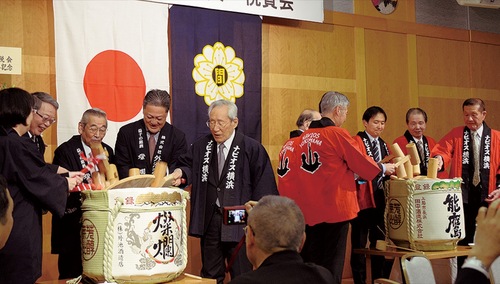 祝賀会での鏡開き
