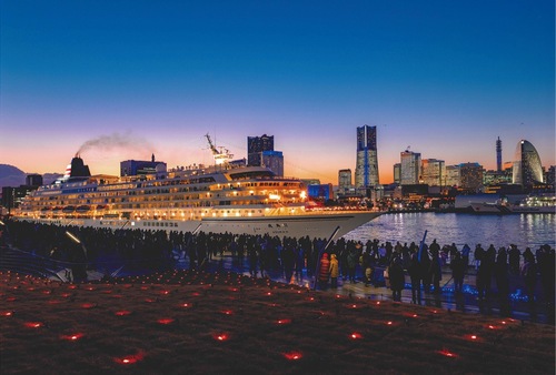 特選｢聖なる夜の出港｣（市提供）