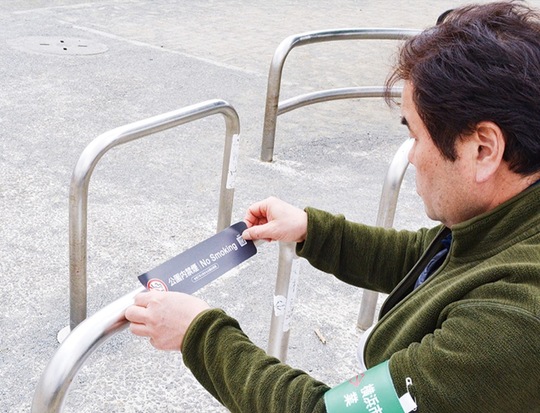 ステッカーを貼る委託事業者