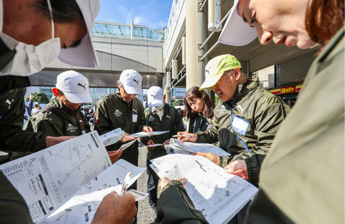 大会を支えるボランティア（提供＝横浜マラソン組織委員会）