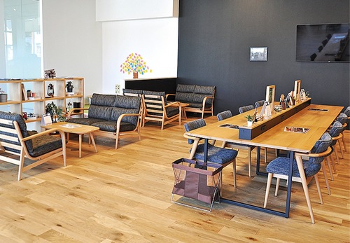 国産材を活用した厚木・伊勢原店