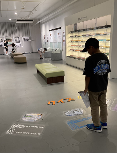 涼しい館内でクイズラリーが楽しめる
