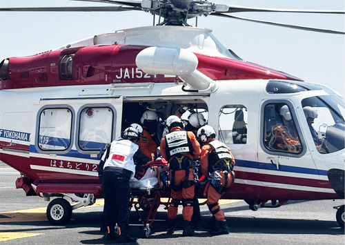 ヘリを使った連携訓練＝横浜市大提供