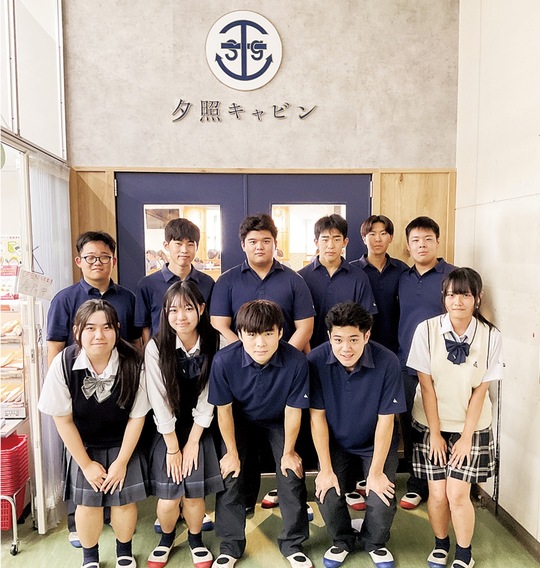 食堂リニューアルに携わった生徒会メンバー