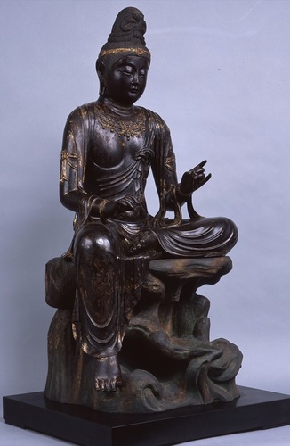 龍華寺所蔵の「脱活乾漆造菩薩坐像」＝県立金沢文庫提供