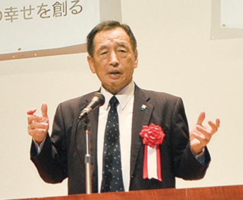会員らに向かって語る田母神氏