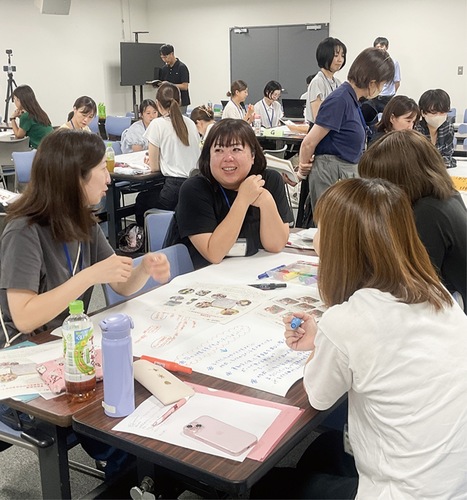 園での遊びなどについて話す参加者