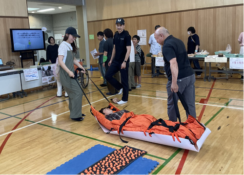 少人数で傷病者を搬送できる「エアーストレッチャー」