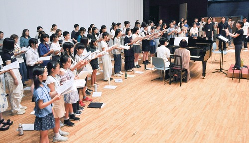 練習に励むメンバーら