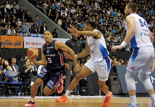 シュートに切り込むキング開選手