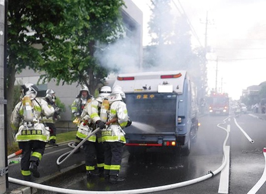 22年度に発生したリチウムイオン電池による収集車の火災＝消防局提供