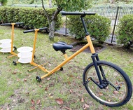 廃材利用した作品を展示