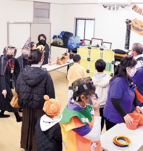 装飾が施されにぎわった会場