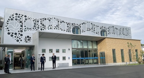 リニューアルした新会館