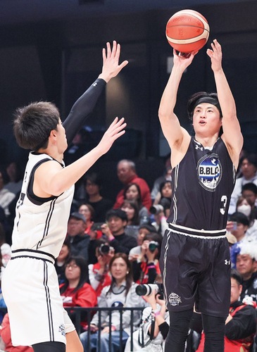 オールスター戦でシュートを打つ安藤選手©︎B.LEAGUE