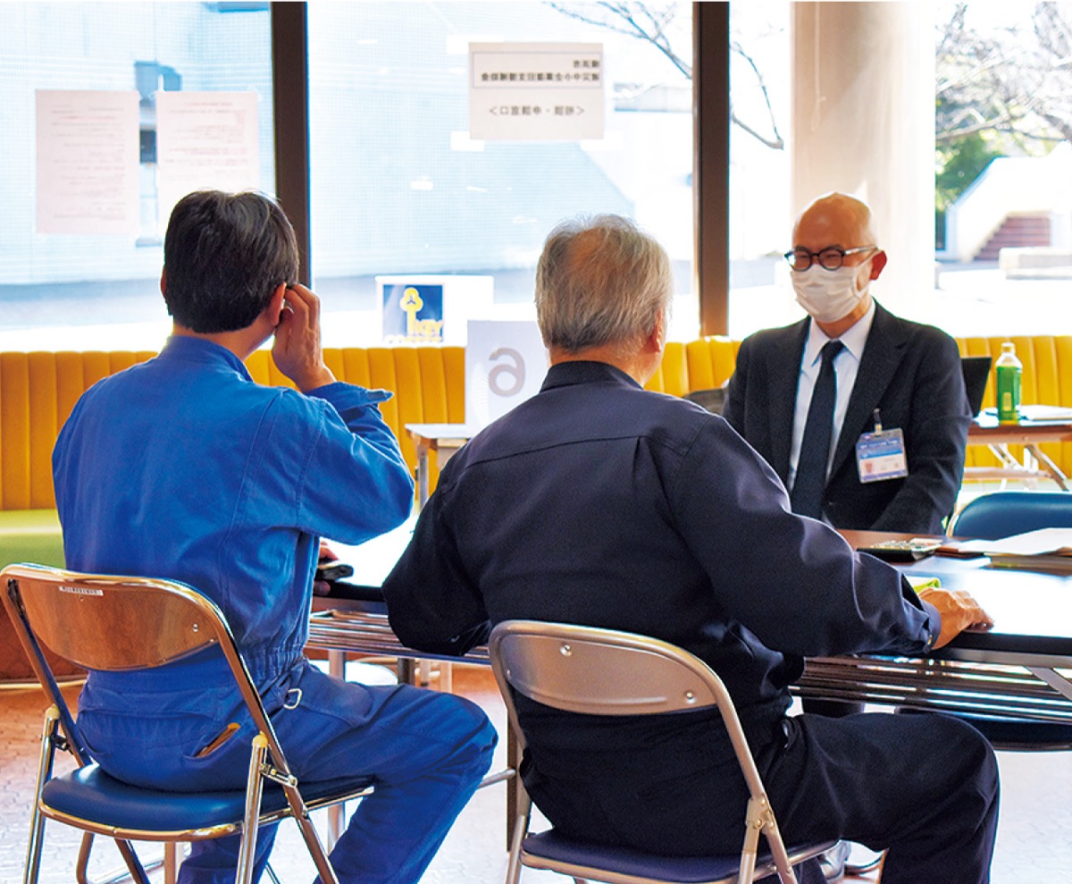 1日約10社が窓口に