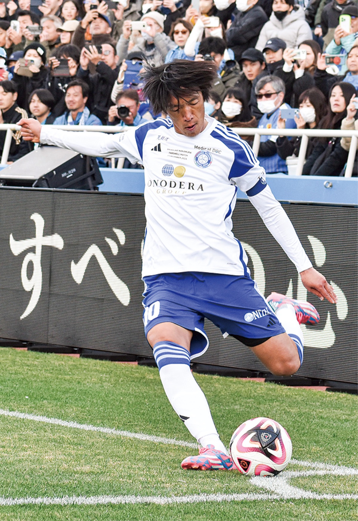 後半、コーナーキックを蹴る中村さん