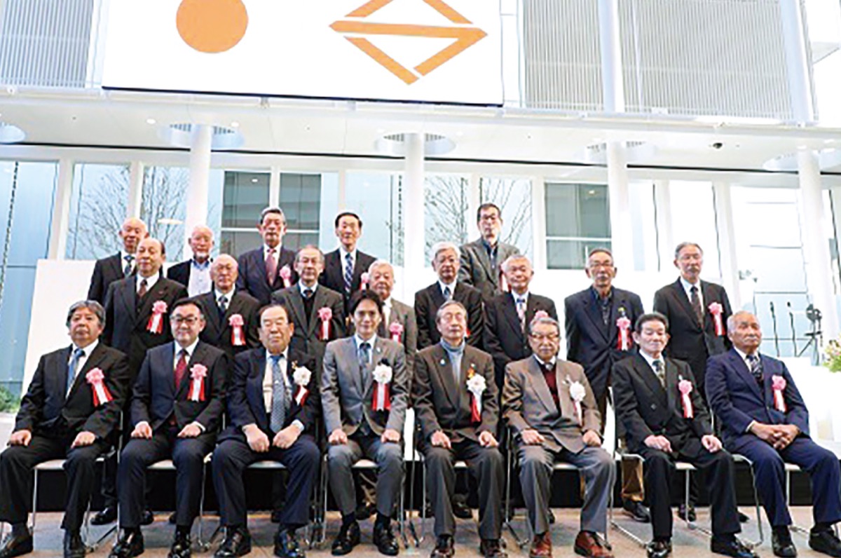 表彰式に出席した個人での受賞者＝市民局提供