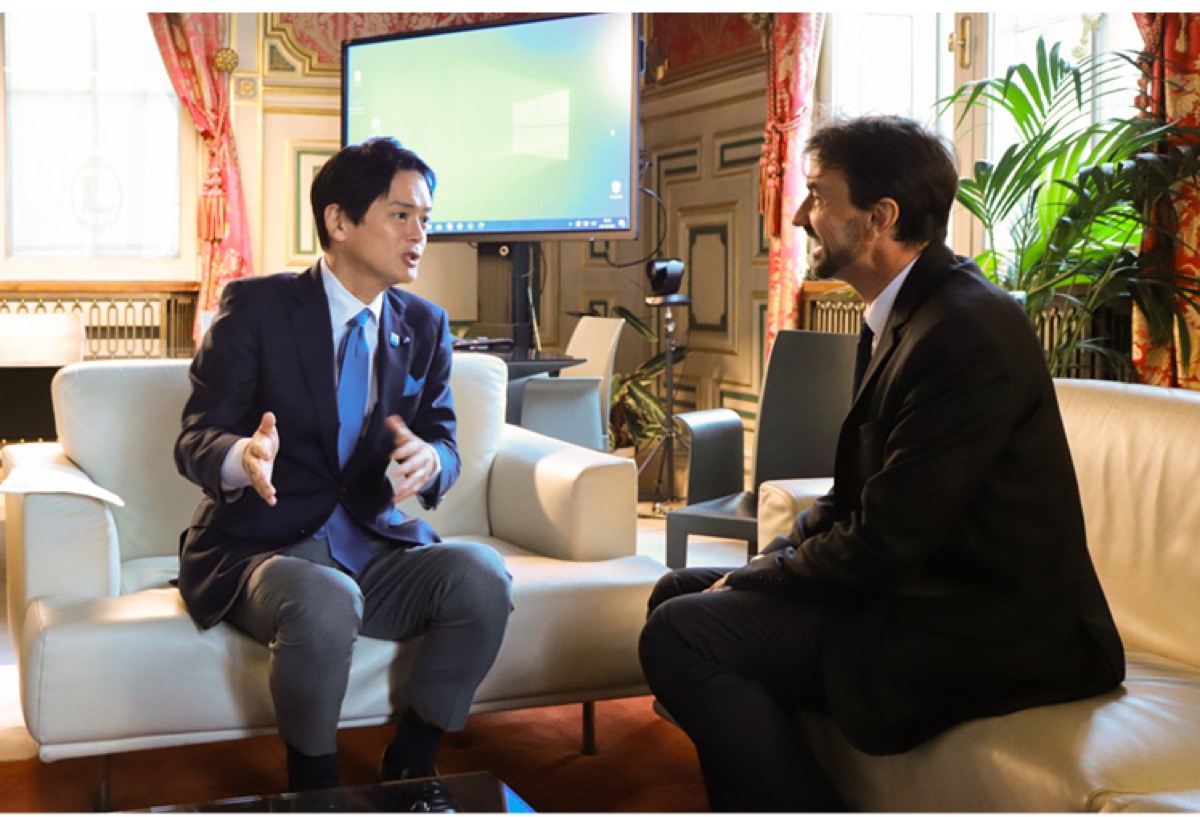 山中市長（左）とリヨン市長の会談（2023年10月）