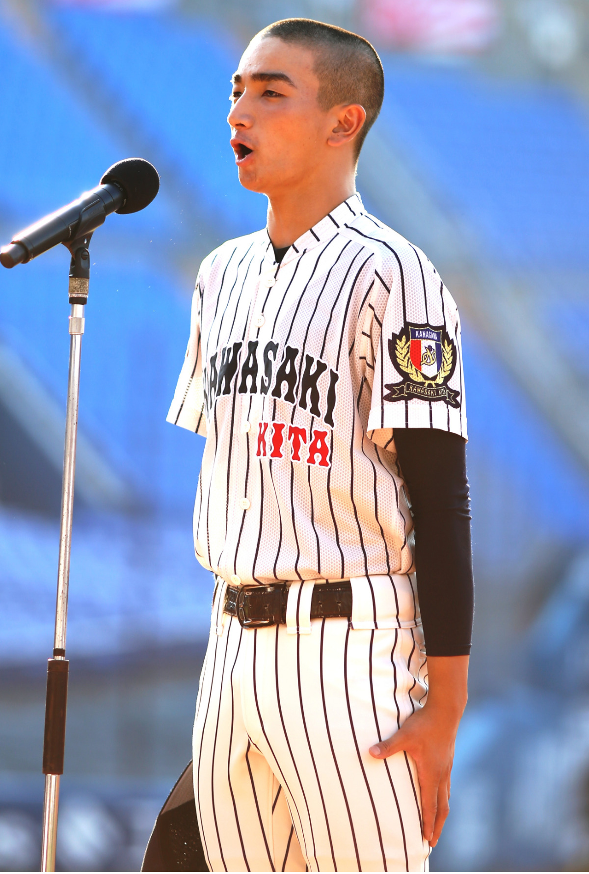 選手宣誓を行う川崎北の佃陵汰主将