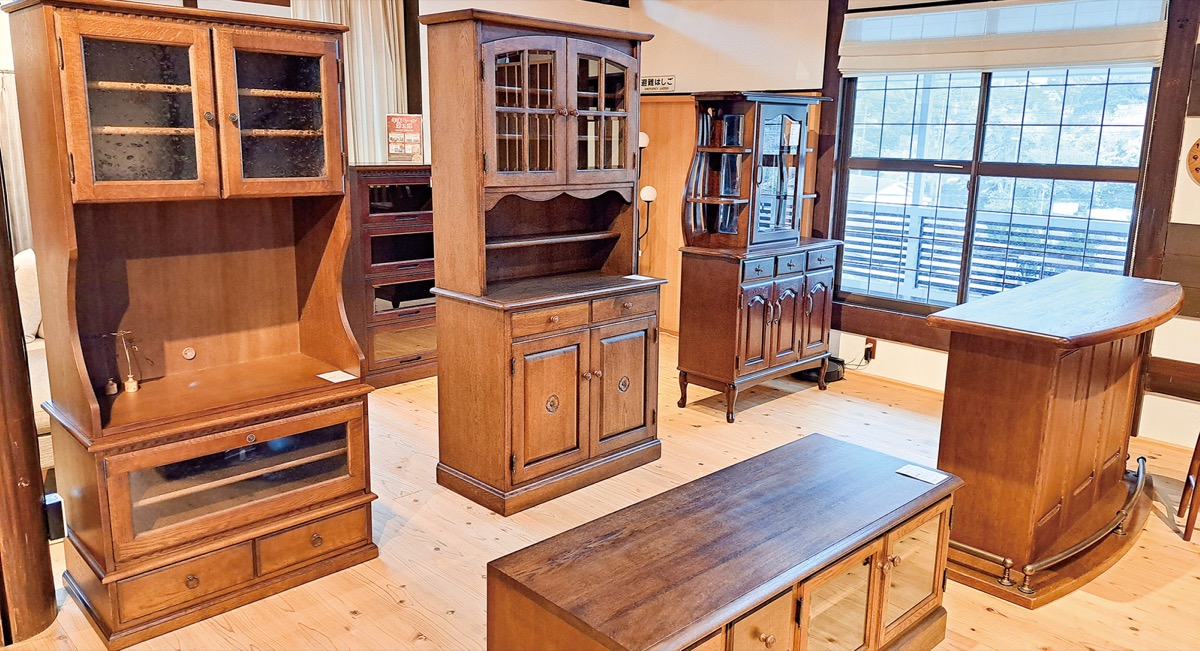 無垢板テーブル・収納家具買い取ります