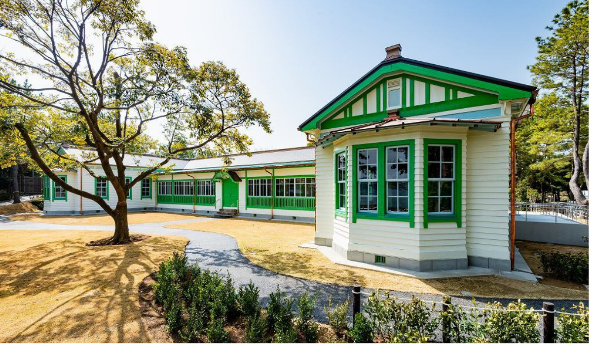 金沢区の国登録有形文化財「旧長濱検疫所一号停留所」をスタバが活用