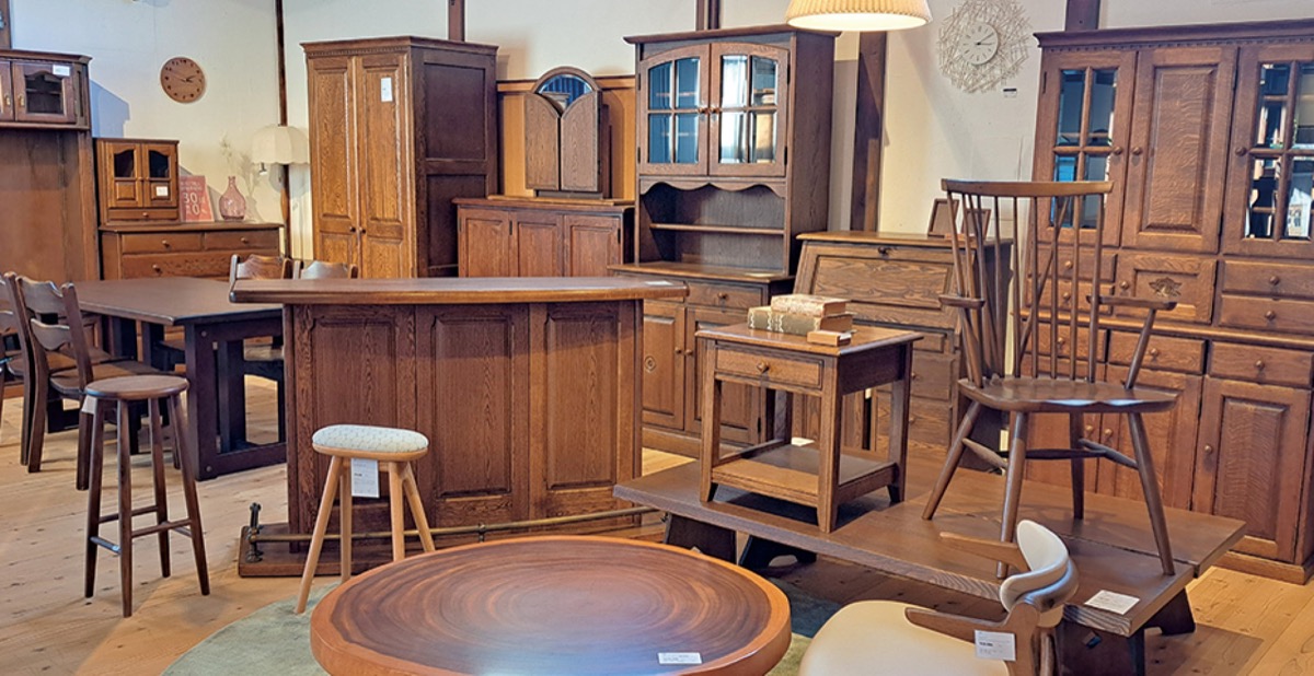 店頭に並ぶリユース家具