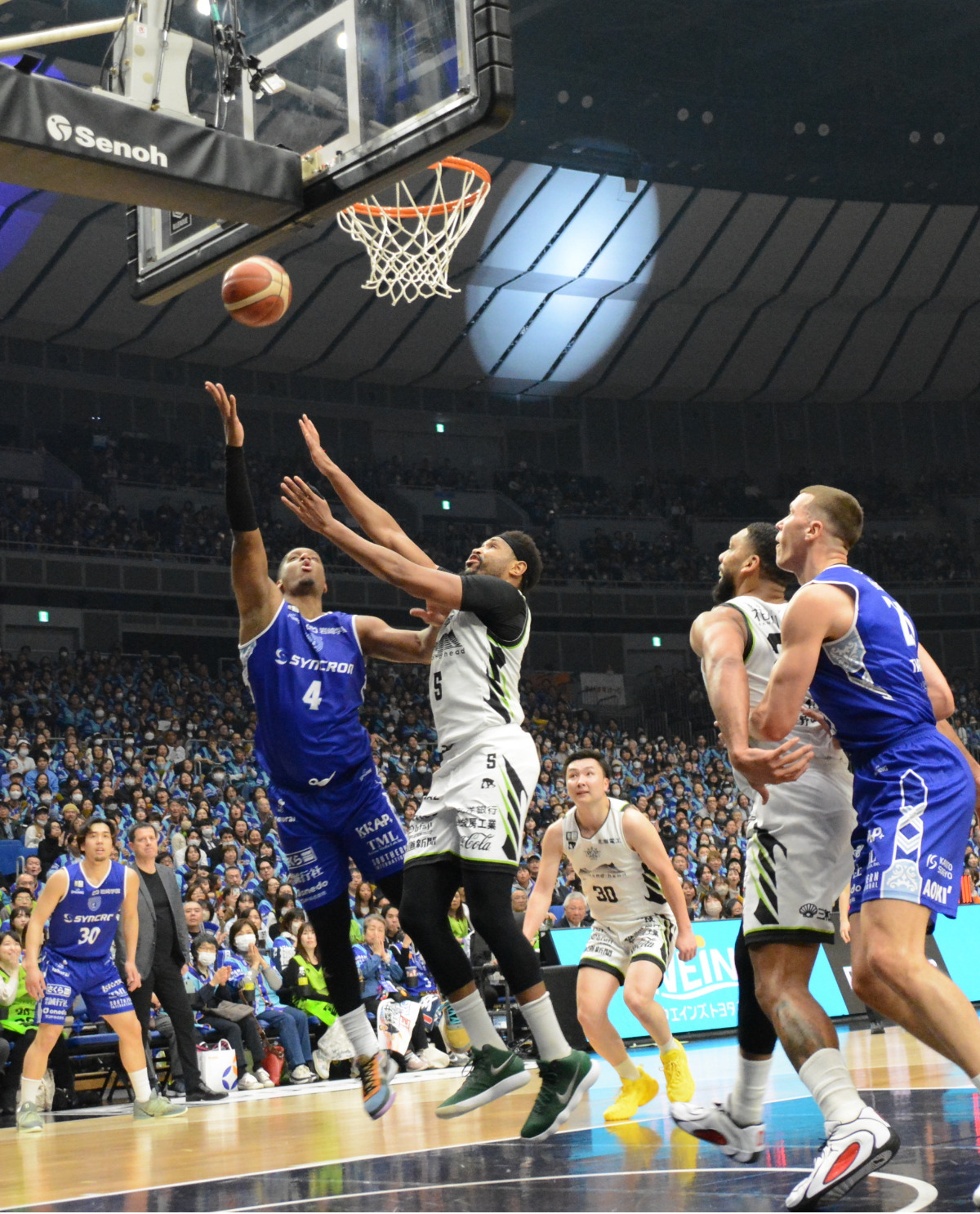 横浜アリーナで初のホーム戦
