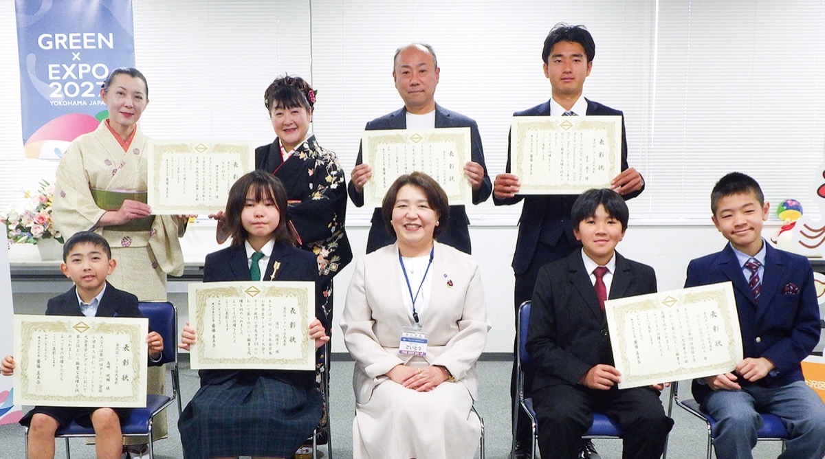 団体の受賞者＝同