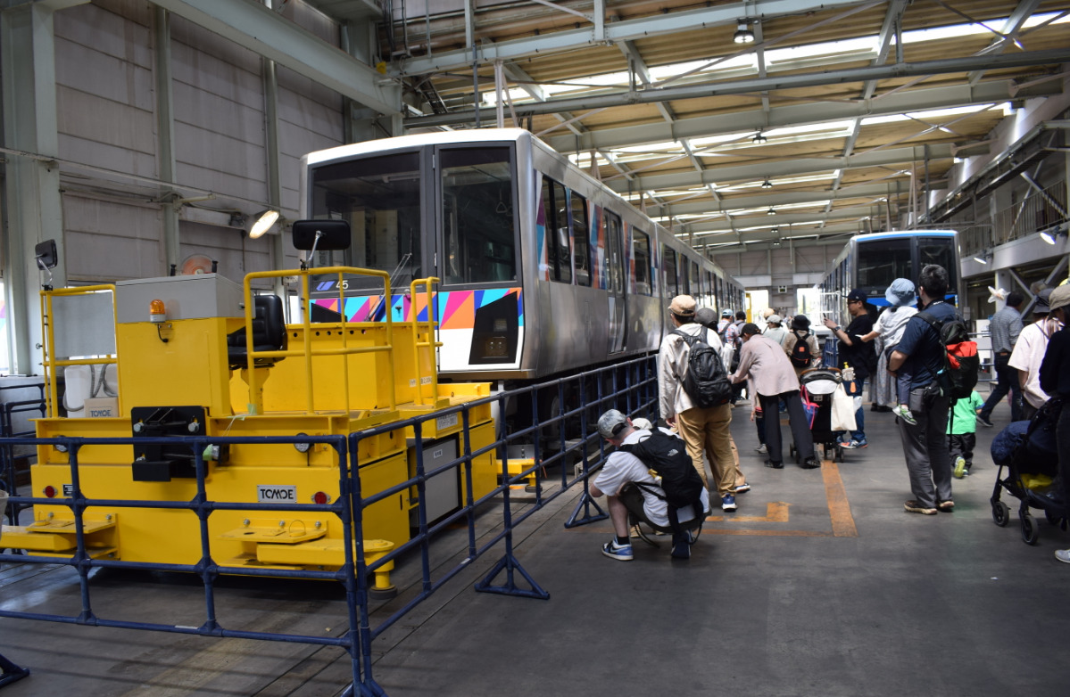 車両を間近で見学